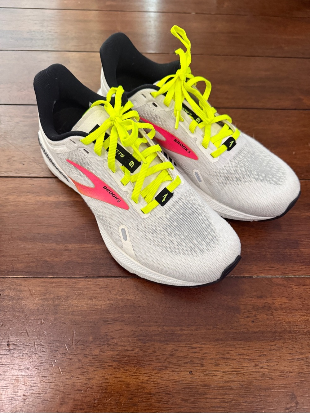 Brooks Women’s Launch GTS 9 Neon Colorway - Picture 3 of 8